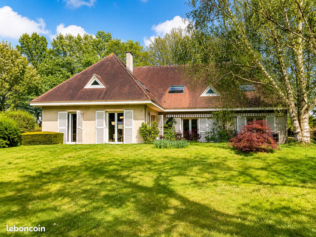 Maison 9 pièces 217 m² · à Saint-Désir · 217 m² · 368 000 €