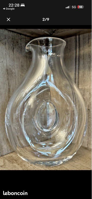 Carafe design en cristal soufflé avec ovale central (image 1)