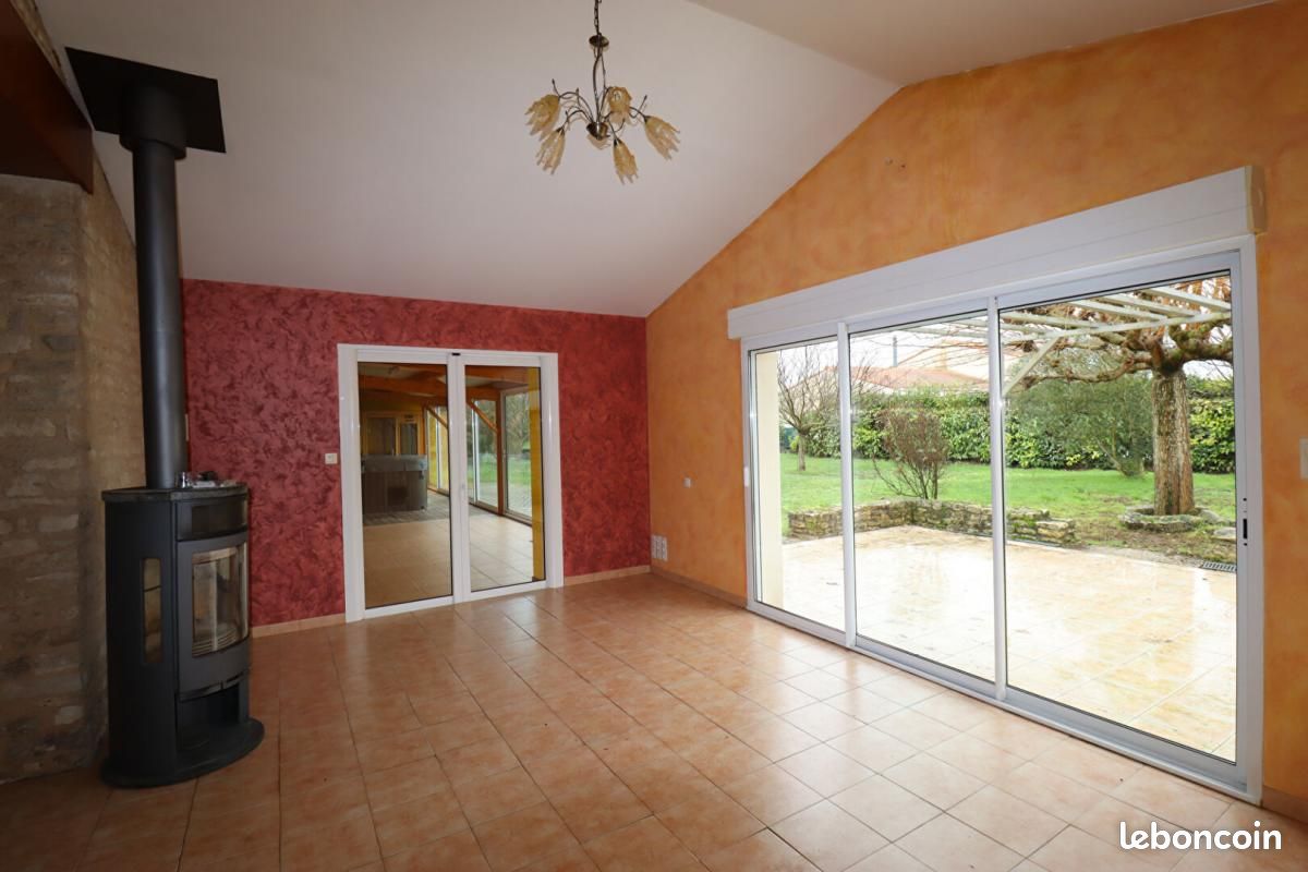 Maison 6 pièces 195 m² - Val-du-Mignon 79210 (image principale 4)