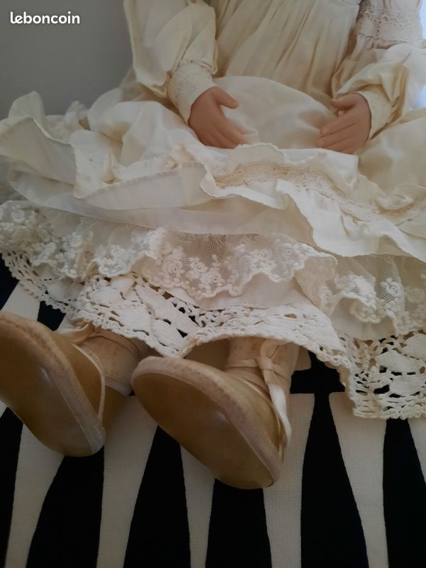 Lot De Poupées Anciennes Avec Habits En Dentelle - Taille 30 Cm