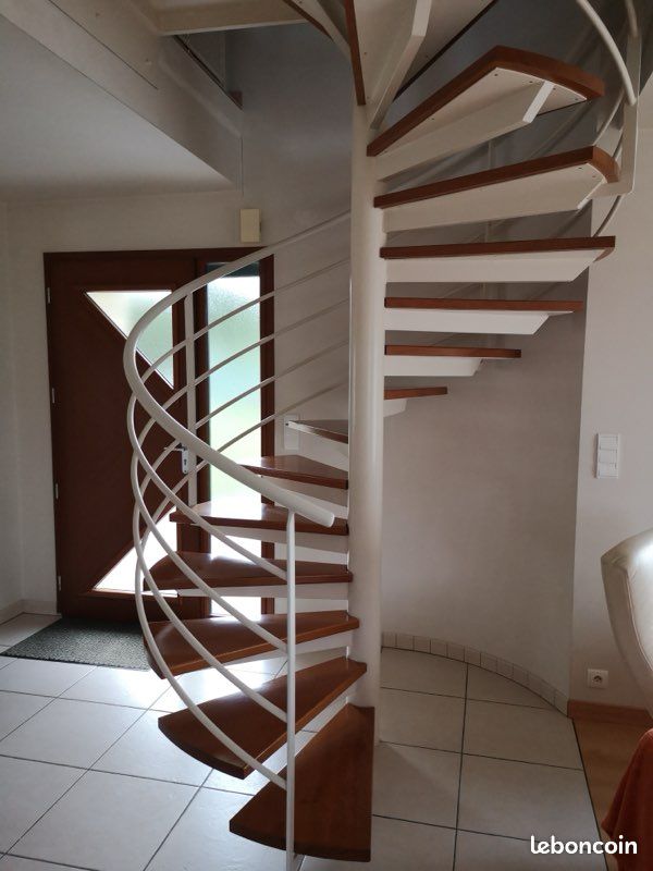15 marches en bois pour escalier en colimaçon (image 1)