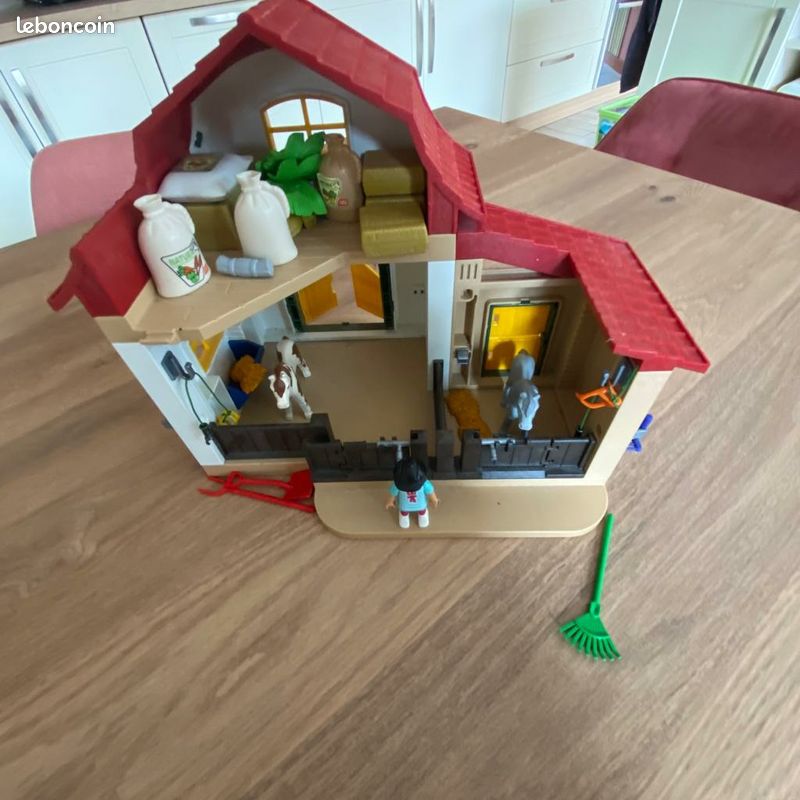 Lot 15 : Ferme playmobil (image 2)