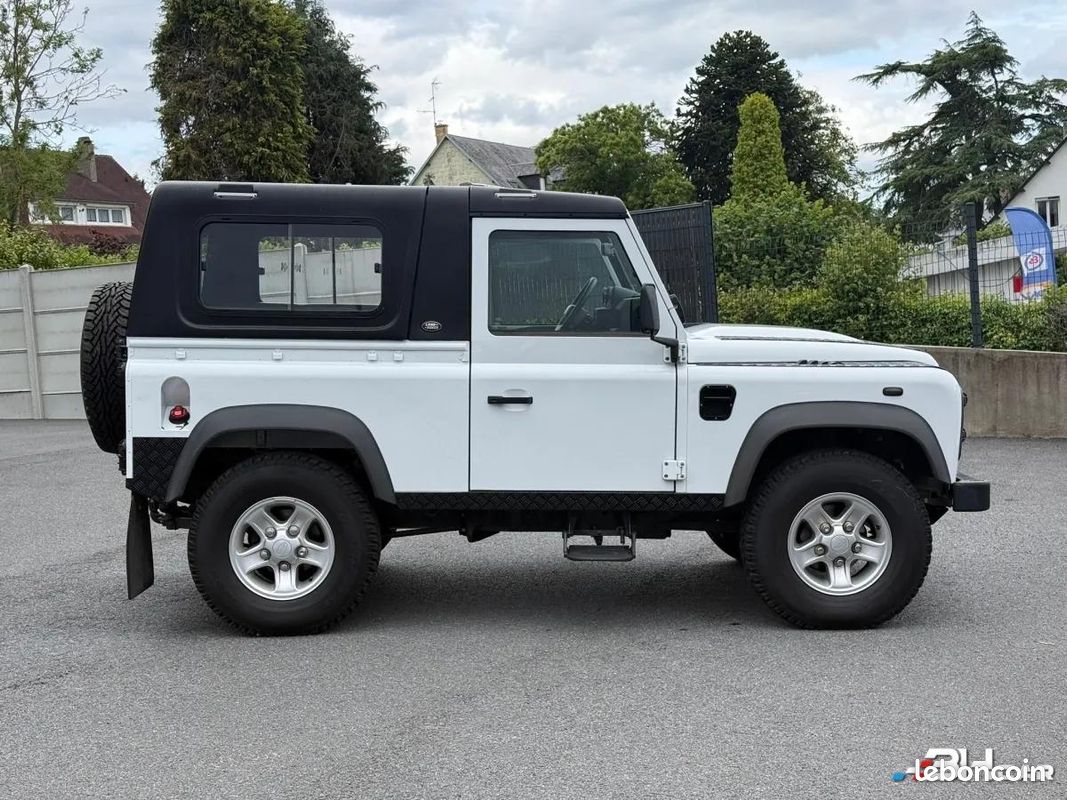 Land Rover Defender Phase 2 Hardtop 2.2 TDCi 122 ch (image 8)