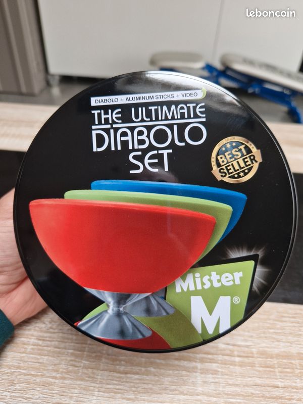 Diabolo jeu de jonglerie avec cornet