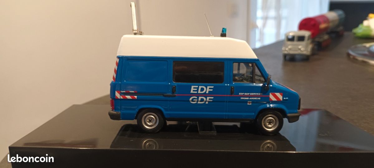 Peugeot J5 EDF 2002 – Norev 1/43 – 471953 – Miniature Fourgon