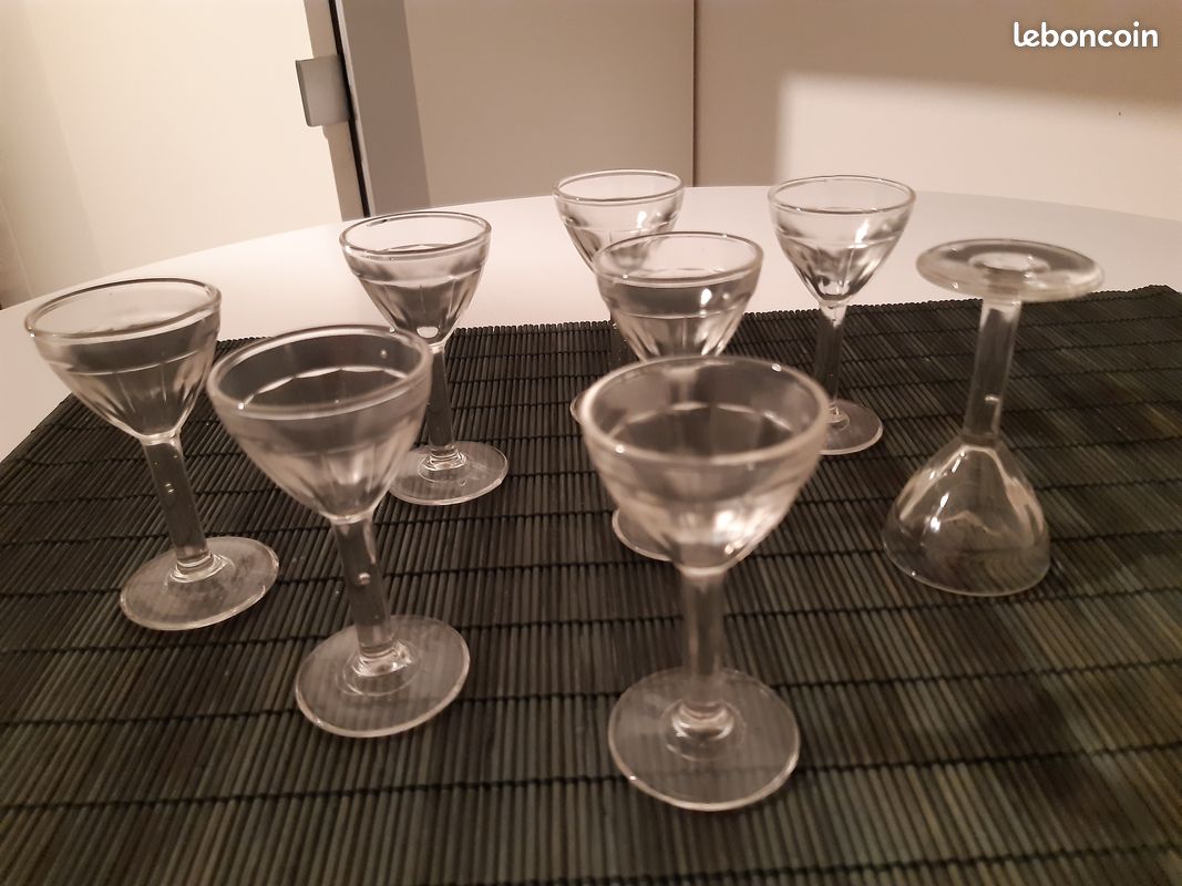 8 Petits verres liqueur anciens (szcz13) (image 4)