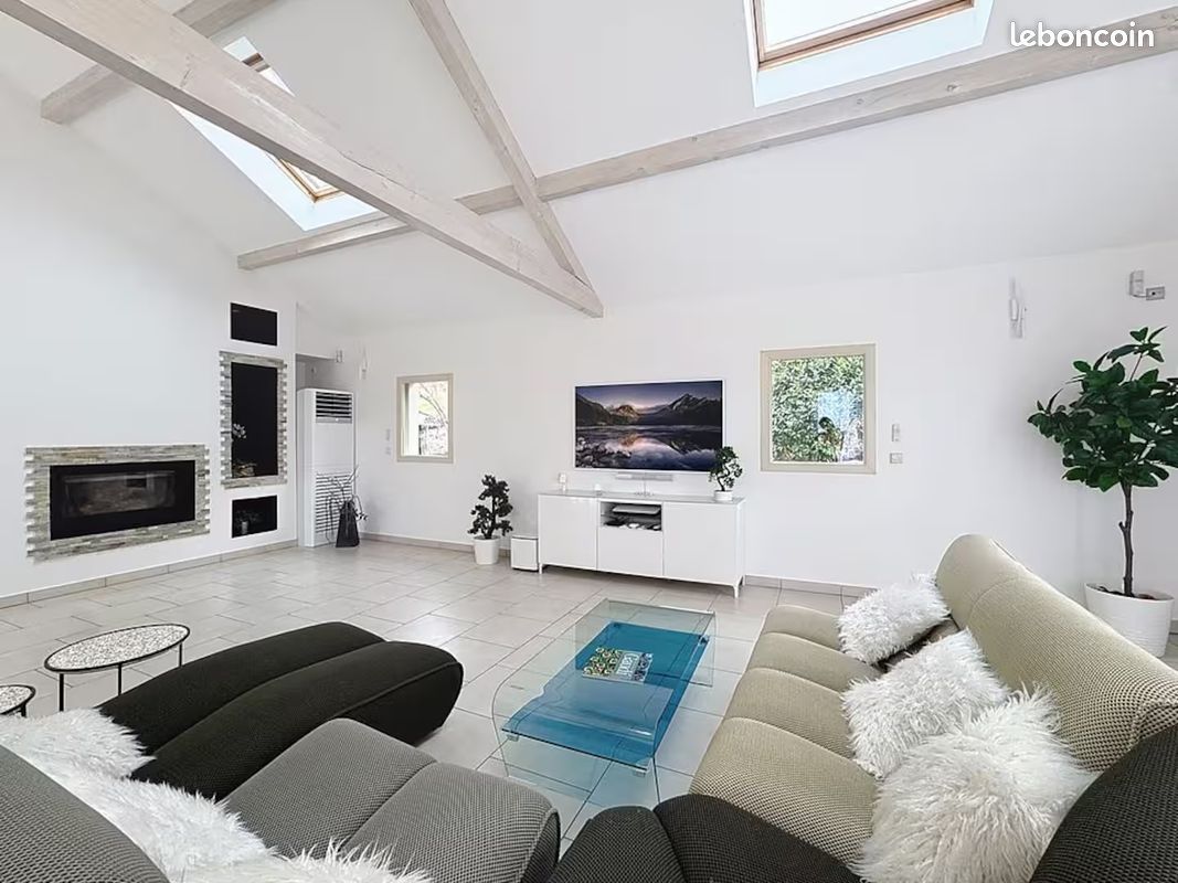 Maison 5 pièces 175 m² · à Montferrat · 175 m² · 590 000 €