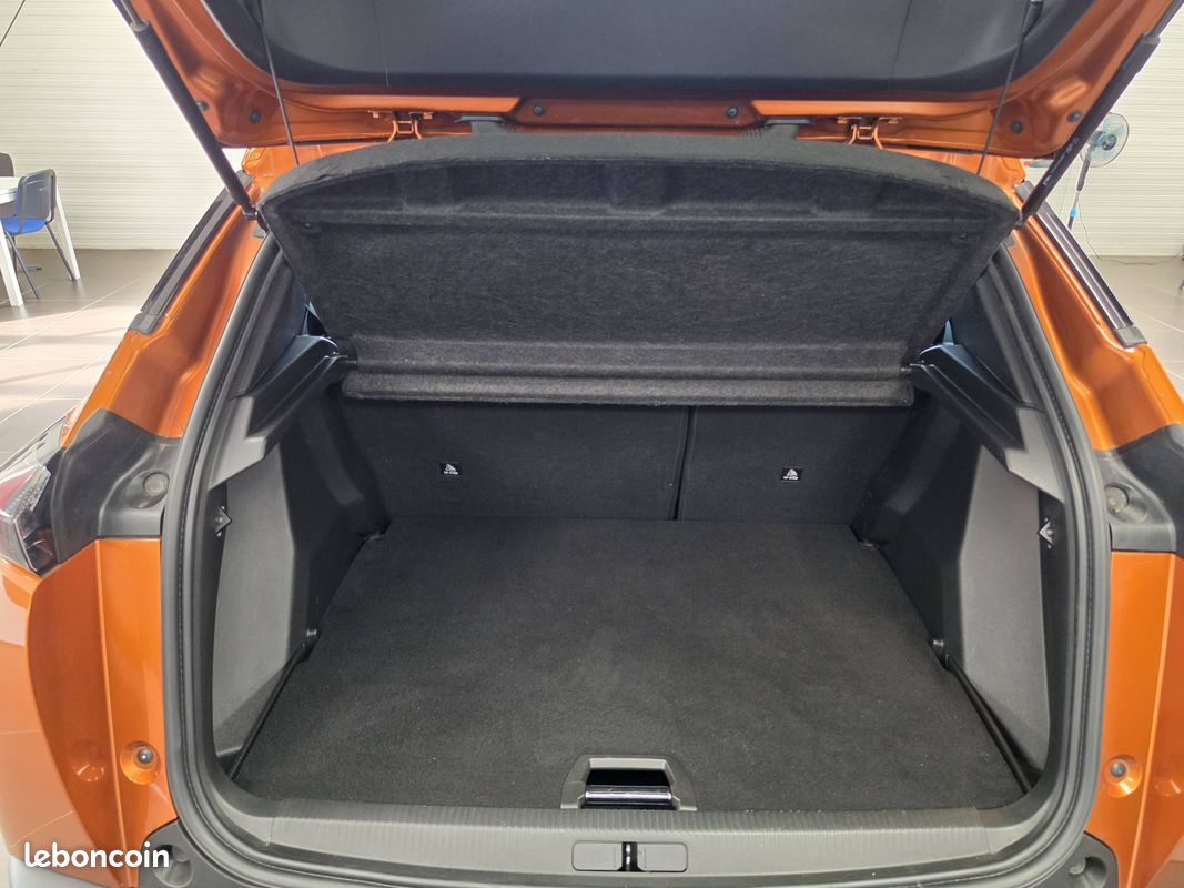 PEUGEOT 2008 PureTech 130 S&S EAT8 Roadtrip (image 8)