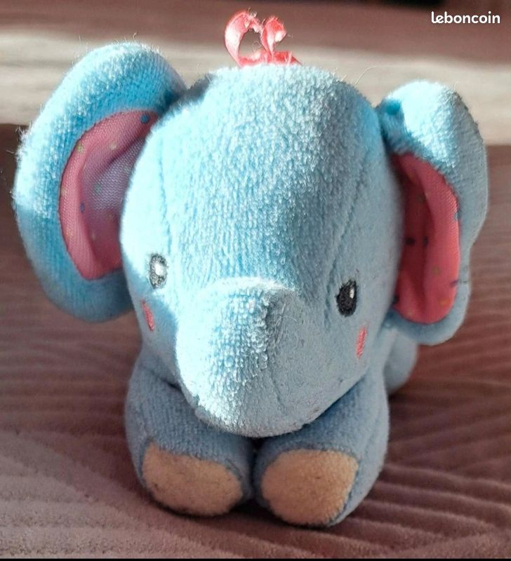Jouet doudou. Bébé Mini Peluche Éléphant Ultra Douce & Adorable (image 1)