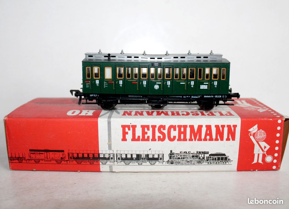 Wagon Voyageur Fleischmann HO – Réf 1414 – Rouge – Bon état