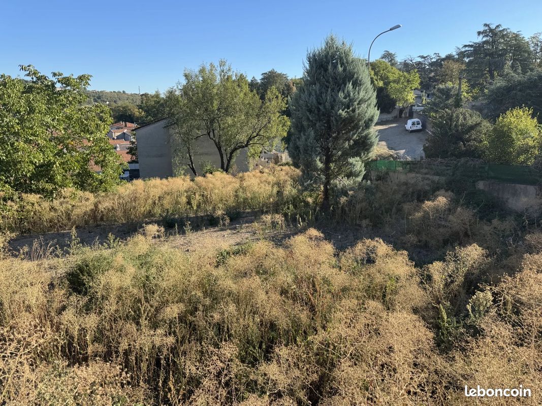 Terrain 700 m² · à Rive-de-Gier · 700 m² · 79 500 €