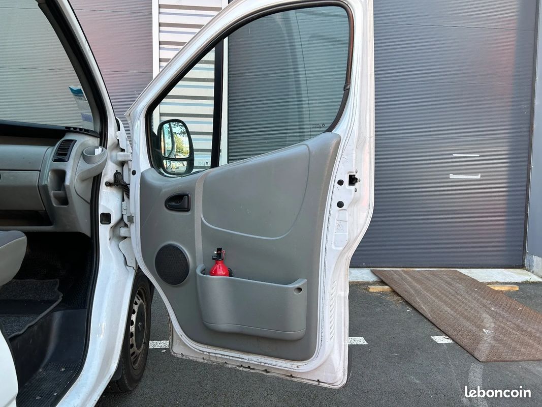 Renault trafic fourgon gn 2.0 dci 90 l1h1 1000 kg confort / 4 pneus neufs (image 25)
