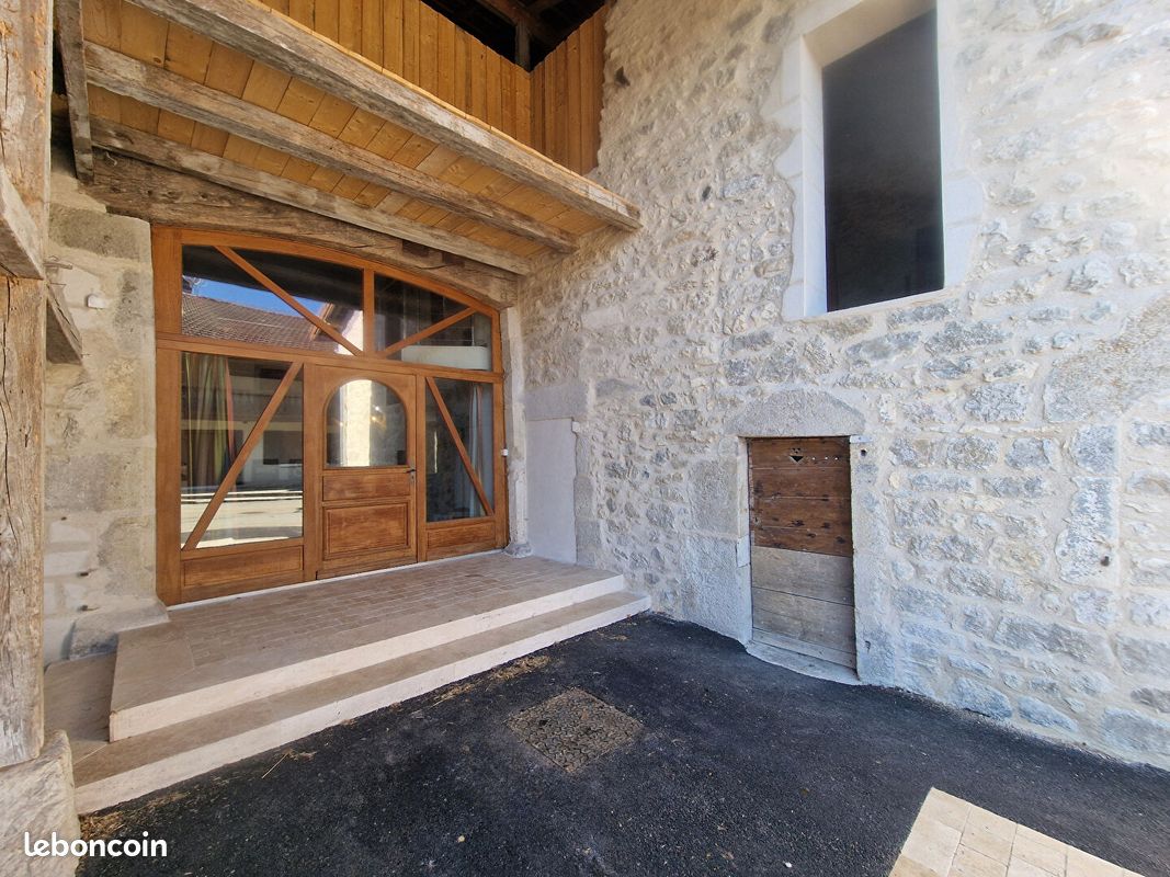 Maison 6 pièces 235 m² · à Vieu-d'Izenave · 235 m² · 335 000 €