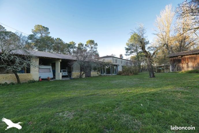 Maison 8 pièces 323 m²