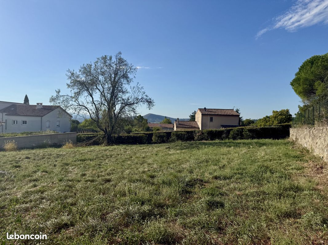 Terrain 901 m² · à Saint-Étienne-de-Fontbellon · 901 m² · 90 000 €