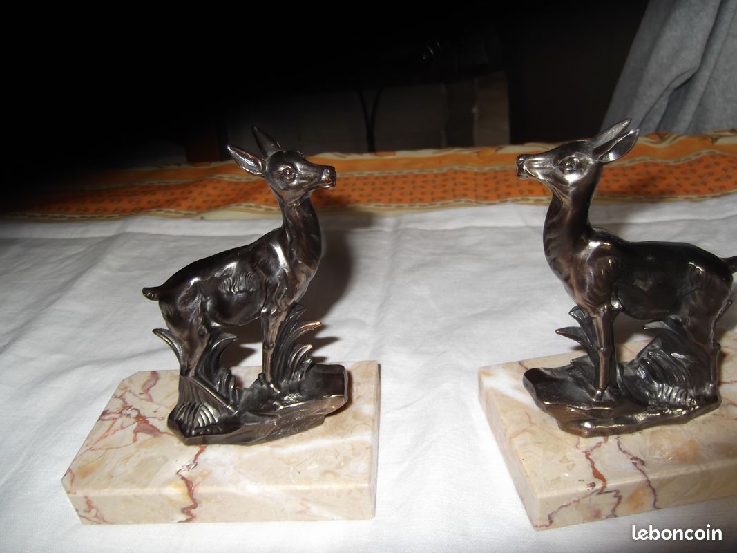 Paire de serre livre biche sur marbre (image 1)