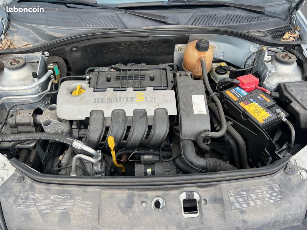 RENAULT CLIO 1.2i 16V II BERLINE Authentique PHASE 2 (image 25)