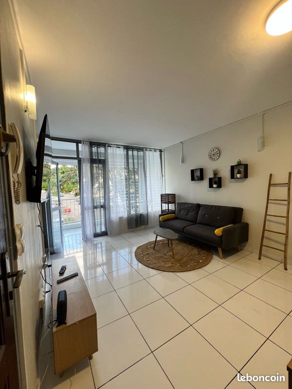 Appartement 5 pièces 65 m² · à Les Abymes · 65 m² · 1 100 €/mois