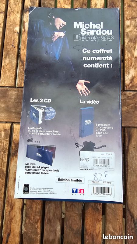 Michel Sardou - Berci 93 - Coffret numéroté - CD - VHS - Livre - Porte clé (image 2)