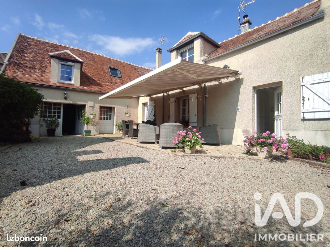 Maison 9 pièces 225 m² · à Grandpuits-Bailly-Carrois · 225 m² · 370 000 €
