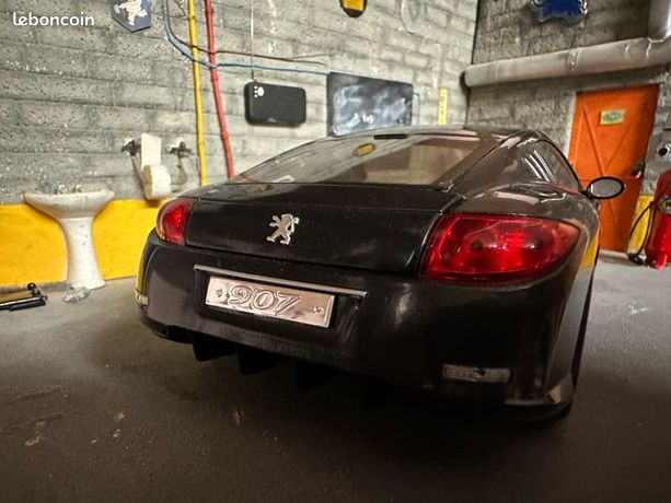 Burago Diamond 1:18 Peugeot 907 Concept Car 2004 - Noir - Modèle Réduit Collection