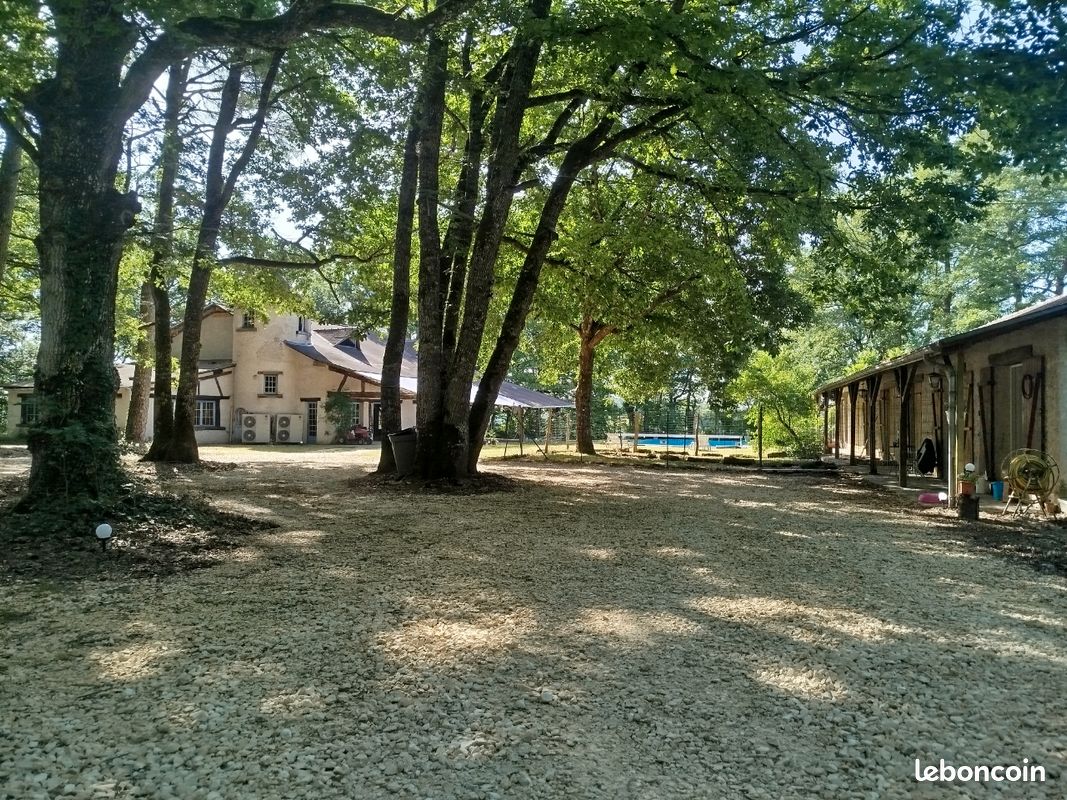Maison 10 pièces 530 m² · à Valençay · 530 m² · 286 000 €