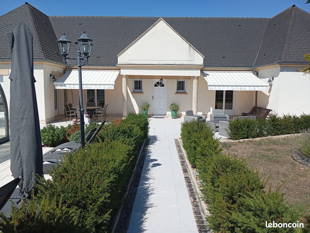 Maison 8 pièces 220 m² · à Reuilly · 220 m² · 592 000 €