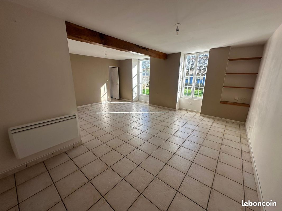 Maison 8 pièces 179 m² · à Aiffres · 179 m² · 229 900 €