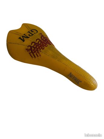 Selle Stratos Carbone 131 x 266mm Jaune Fluo CSS1254 Selle SMP Course Vtt