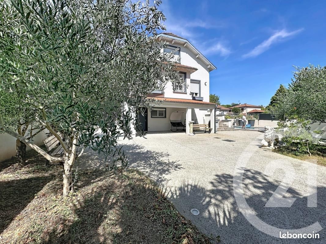 Maison 6 pièces 360 m² · à Feyzin · 360 m² · 731 500 €