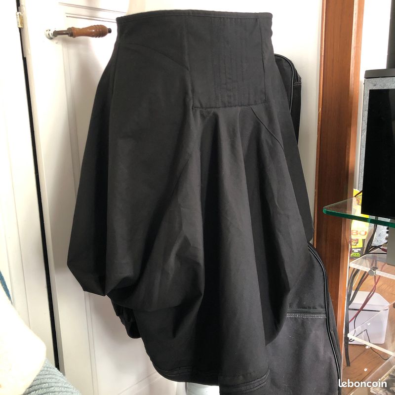 Jupe Noire évasée (flare) Taille 16 - Marque Planet - Occasion En Très Bon état - Longueur Genou