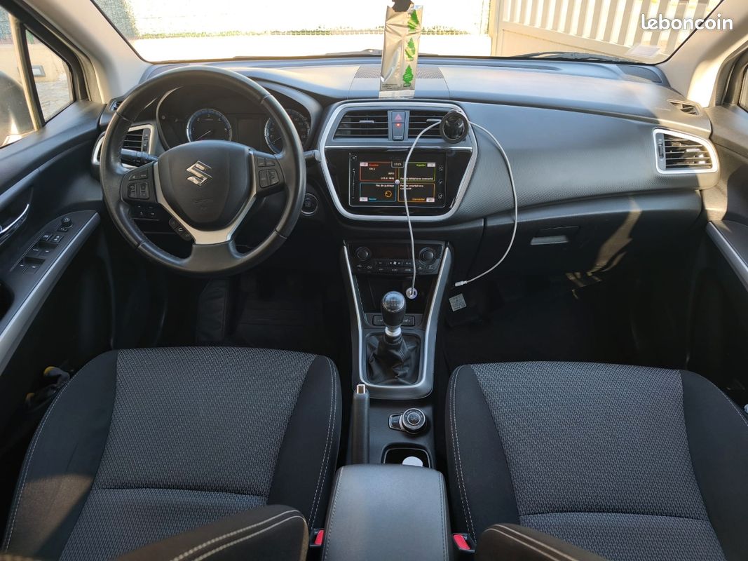 SUZUKI SX4 S-CROSS 1.6 DDIS 120 ch Allgrip Style - ENTRETIEN COMPLET ...