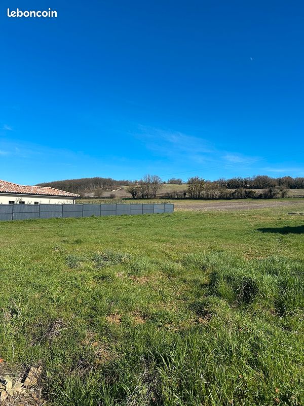 Grand terrain au calme · à Hurigny · 99 900 €
