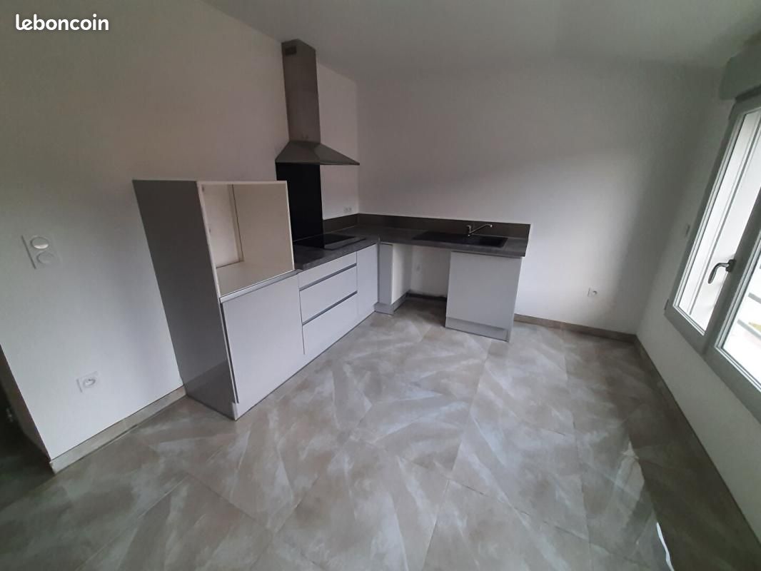 Appartement 2 pièces 80 m² · à La Cluse-Et-Mijoux · 80 m² · 930 €/mois