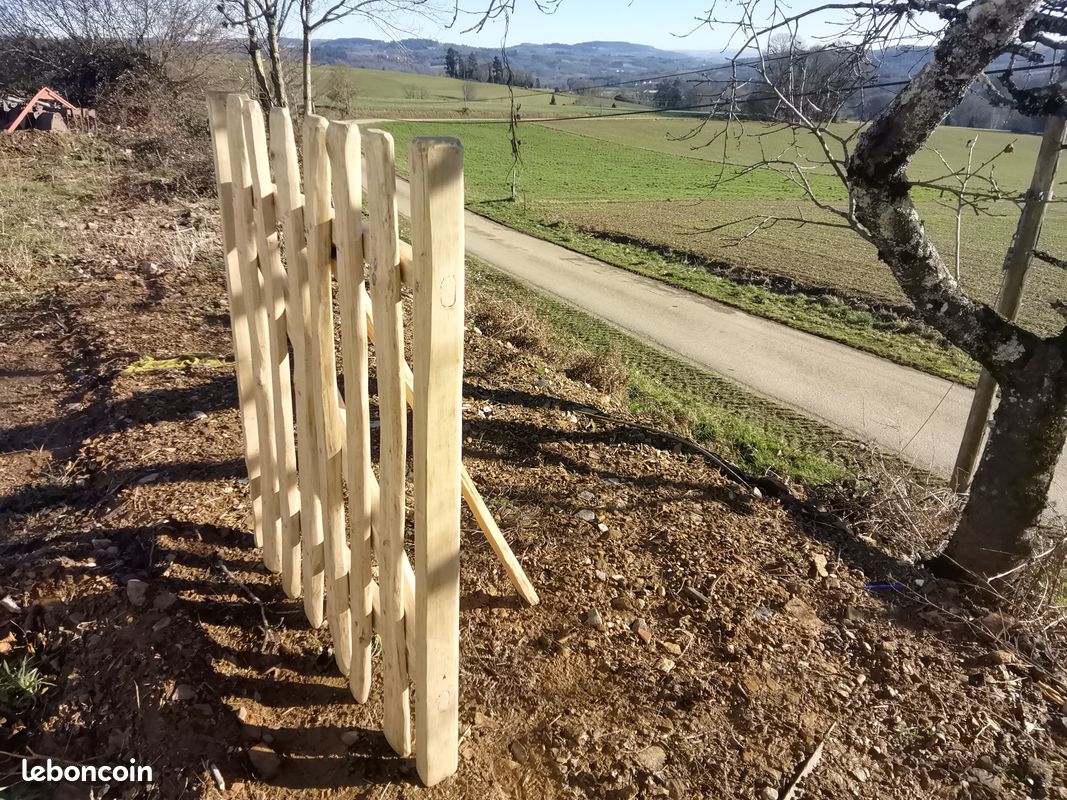 Portail rustique en châtaignier, fait artisan (image 2)