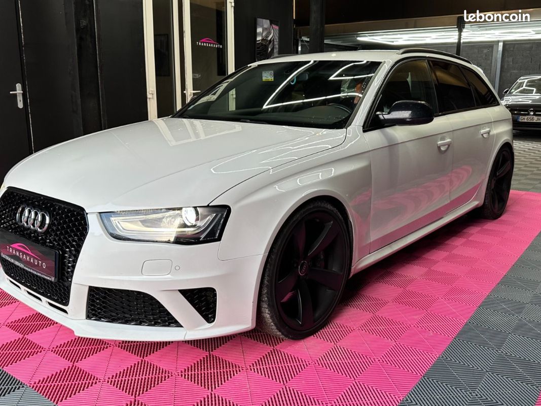 AUDI RS4 AVANT V8 4.2 FSI 450 Quattro S Tronic 7 / PACK CARBONE INTÉRIEUR / VOLANT MÉPLAT / SIÈGES ÉLECTRIQUES (image 6)