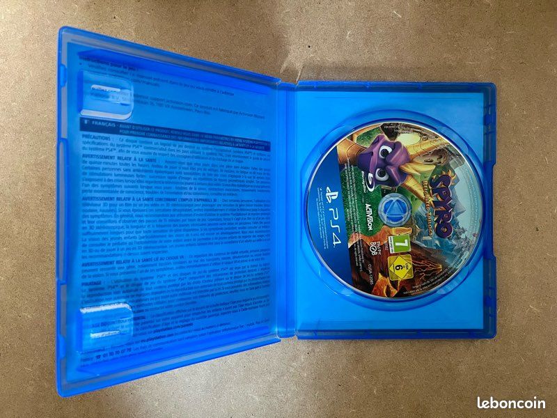 Jeu PS4 Spyro Reignited Trilogy très bon état (image 2)
