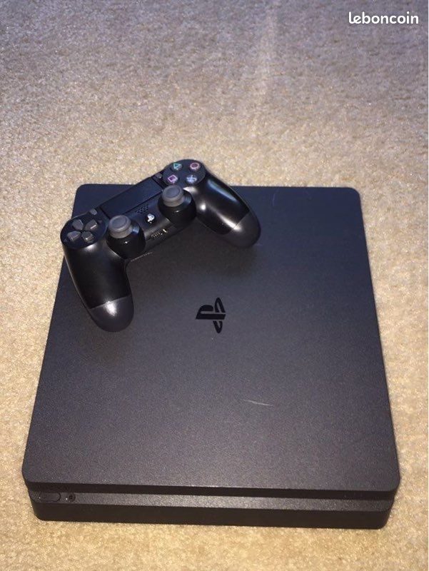 PlayStation 4 slim (image 1)