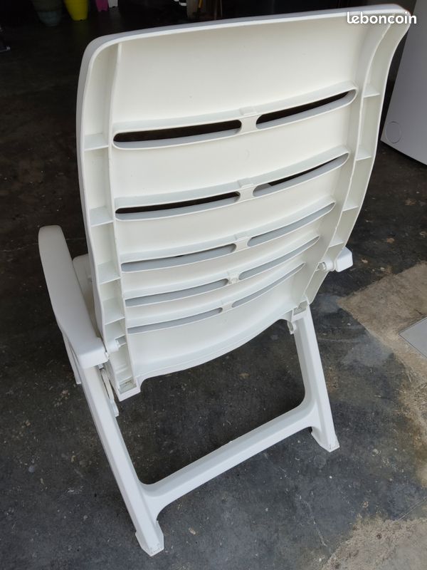 Fauteuil plastique blanc (image 4)