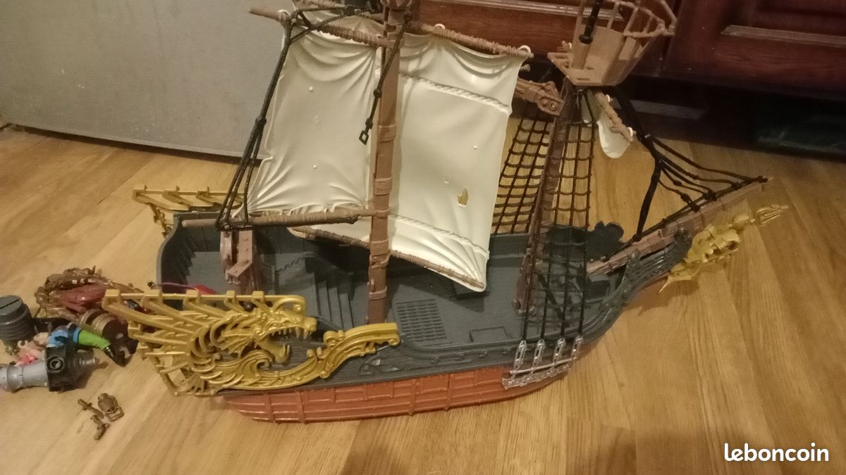 Bateau pirate (image 1)