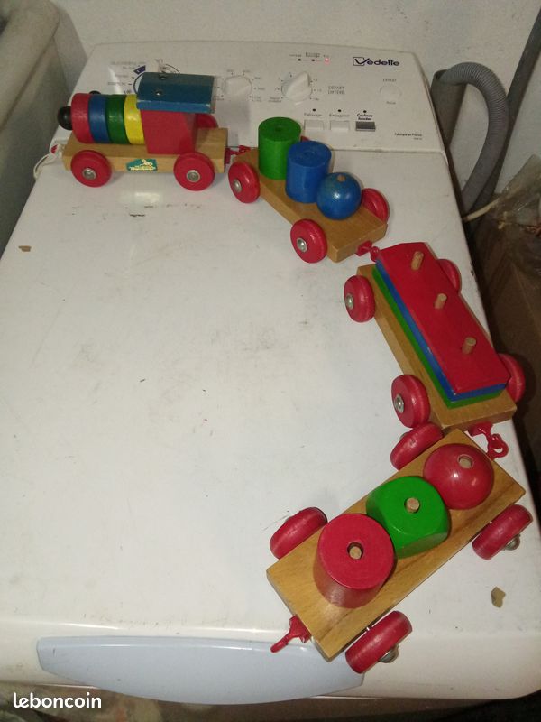Vend 2 petit train en bois avec wagon (image 1)