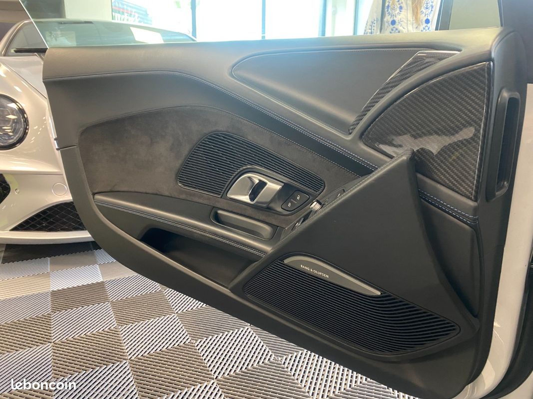 Audi R8 620 CV V10 Performance LOA 1 299 Euros Par mois Sièges Recaro Carbon Interieur et Moteur Gris Suzuka V 10 (image 36)