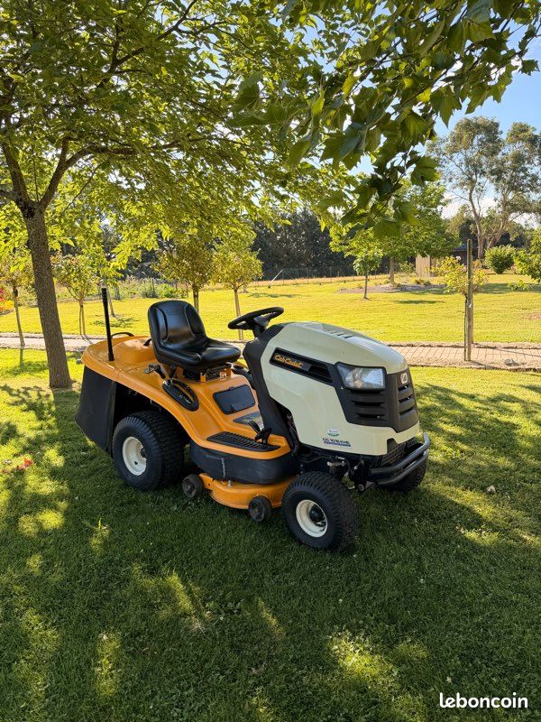 Tracteur tondeuse Cub Cadet 17 cv (image 1)
