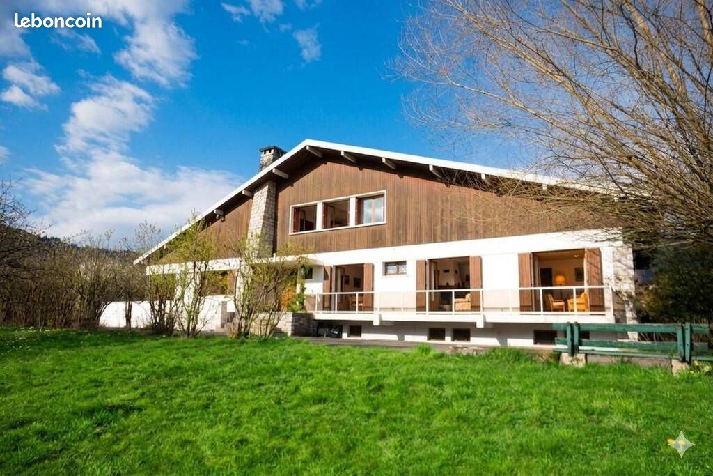 Maison 11 pièces 243 m² · à Saint-Jorioz · 243 m² · 1 155 000 €