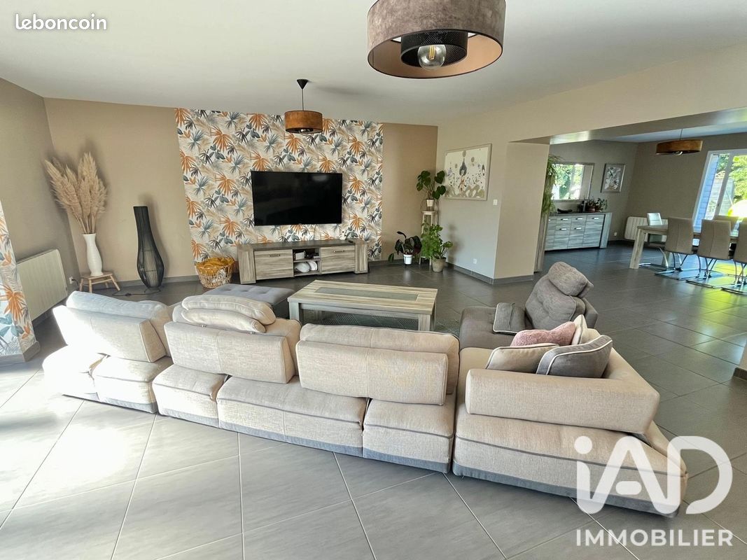 Maison 5 pièces 189 m² · à Miniac-Morvan · 189 m² · 377 000 €