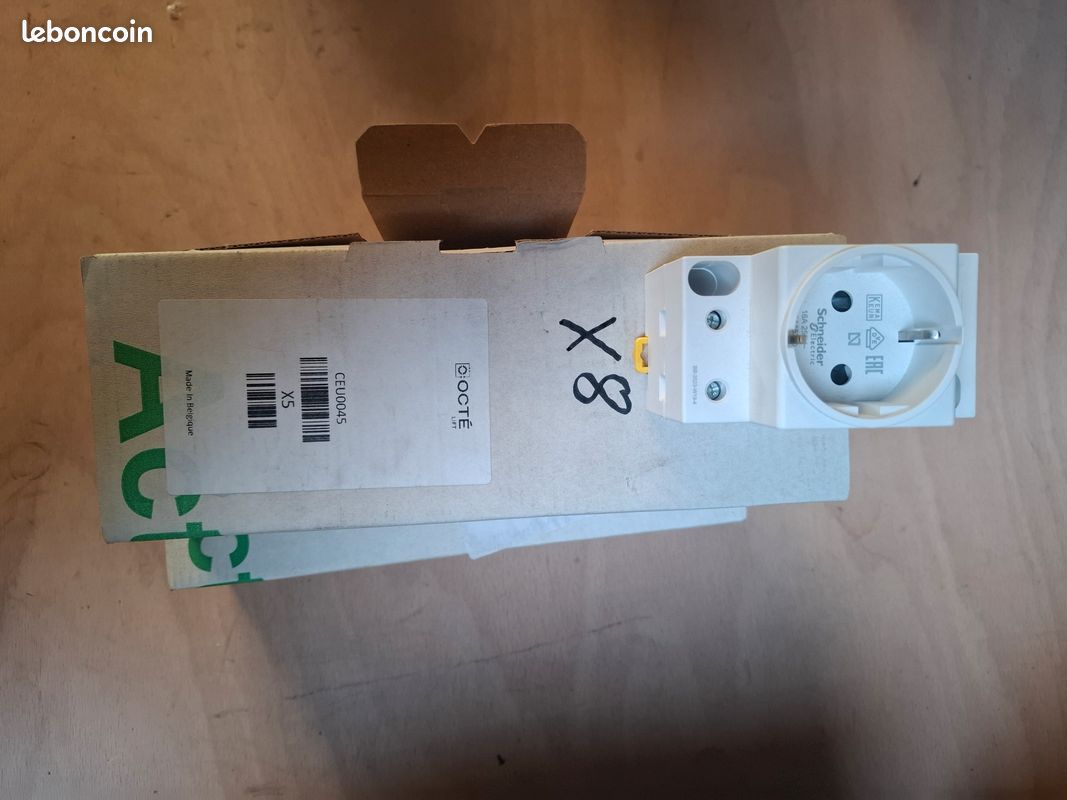 Schneider Electric Steckdose 16A 2P+E 250V A9A15310