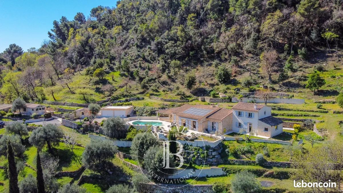 Maison 5 pièces 240 m² · à Grasse · 240 m² · 1 490 000 €