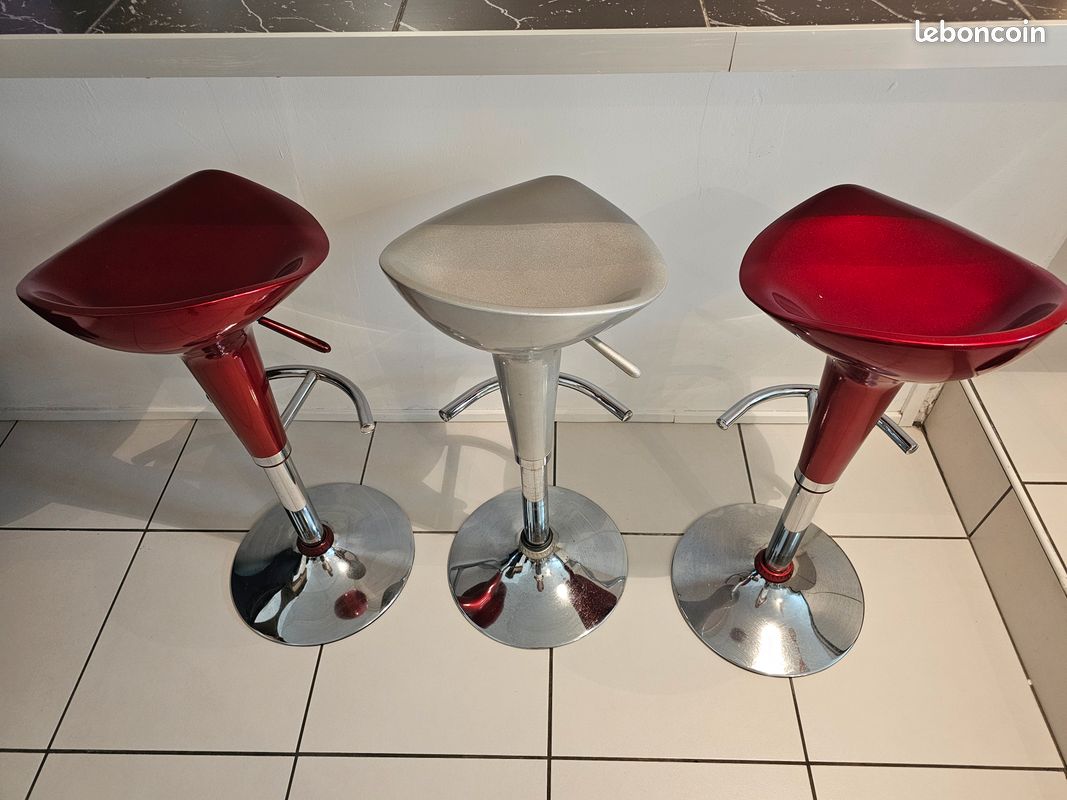 Tabourets de bar IKEA pivotants et hauteur réglable : 2 rouges et 1 argenté (image 4)