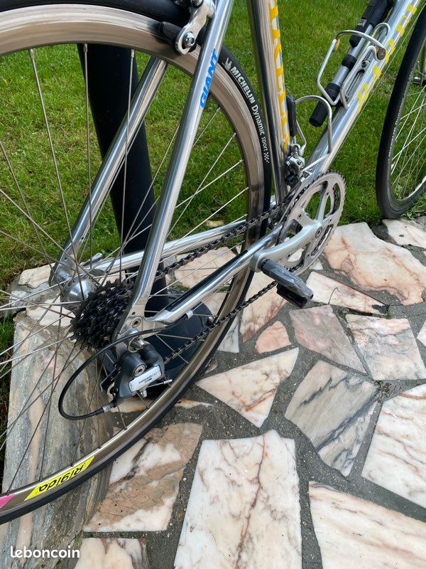 Paire De Roues Rigida DP 18 Pour Vélo De Course - 28 Pouces, 8 Vitesses, Jaunes, Made In France
