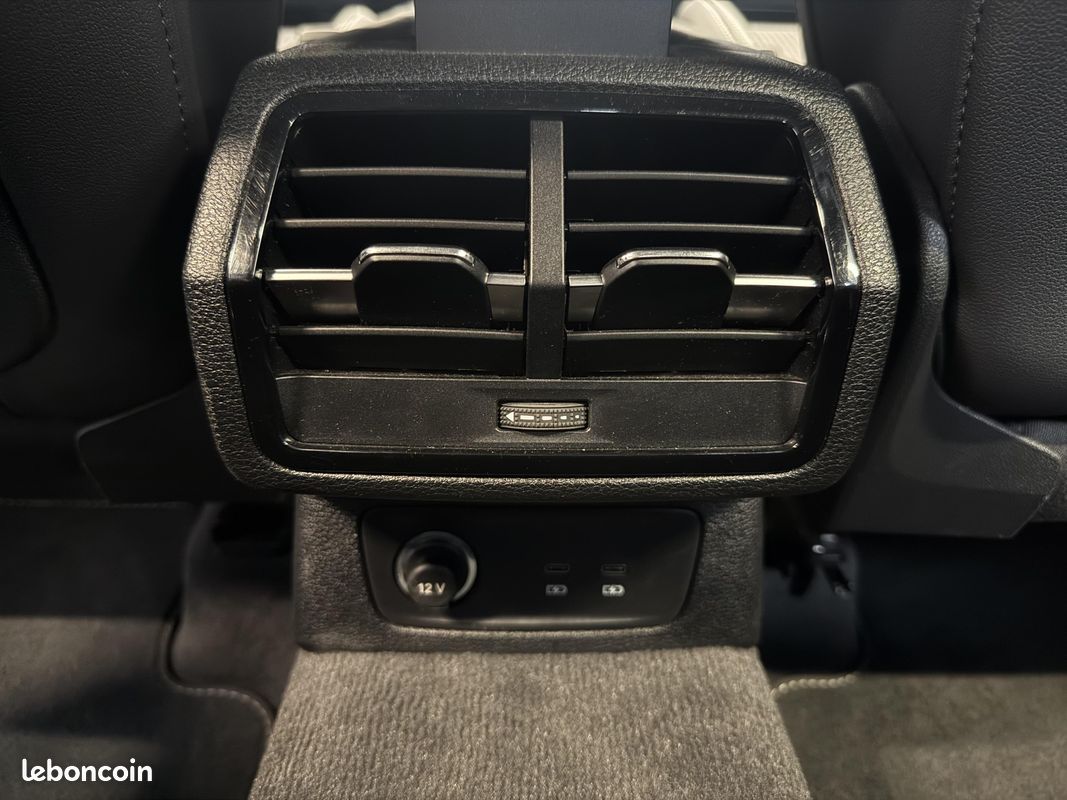 AUDI Q3 45 TFSIe 245 ch S tronic 6 S line (image 17)